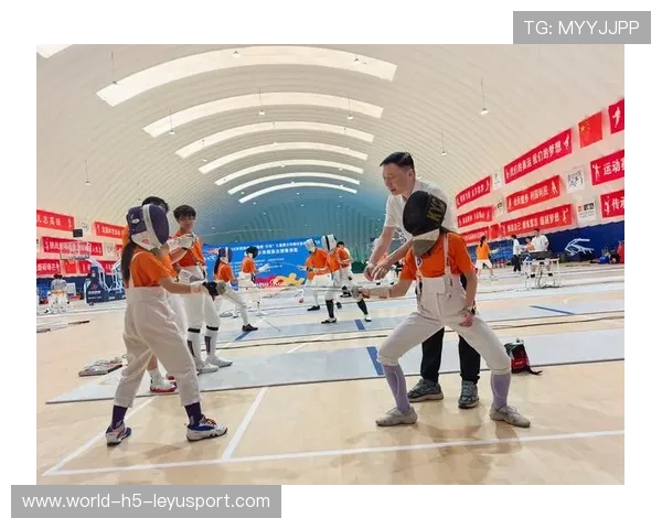 击剑队提升剑锋控制能力，攻防衔接更紧密