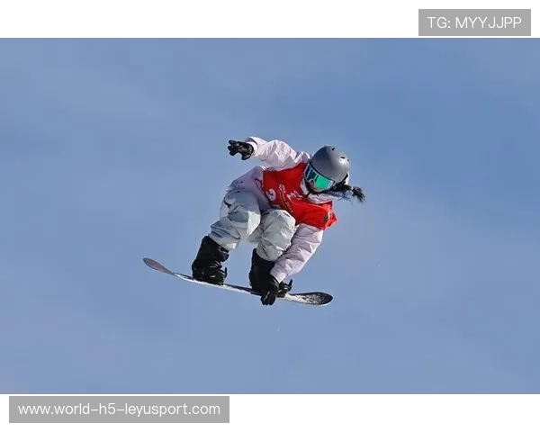 滑雪大跳台选手挑战禁忌动作，全场尖叫